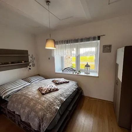 Utulne Spani Ve Venkovske Chaloupce S Virivkou Podbrezi Exterior foto