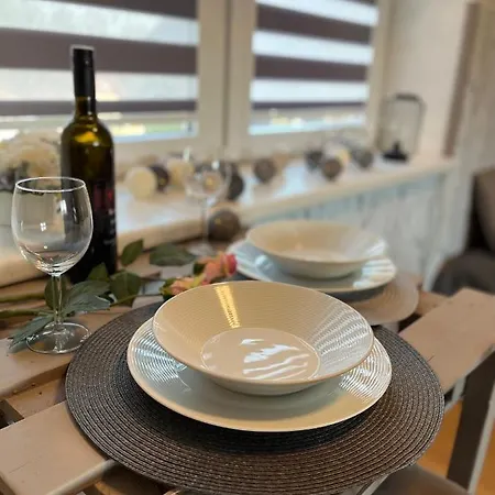 Utulne Spani Ve Venkovske Chaloupce S Virivkou Podbrezi Exterior foto