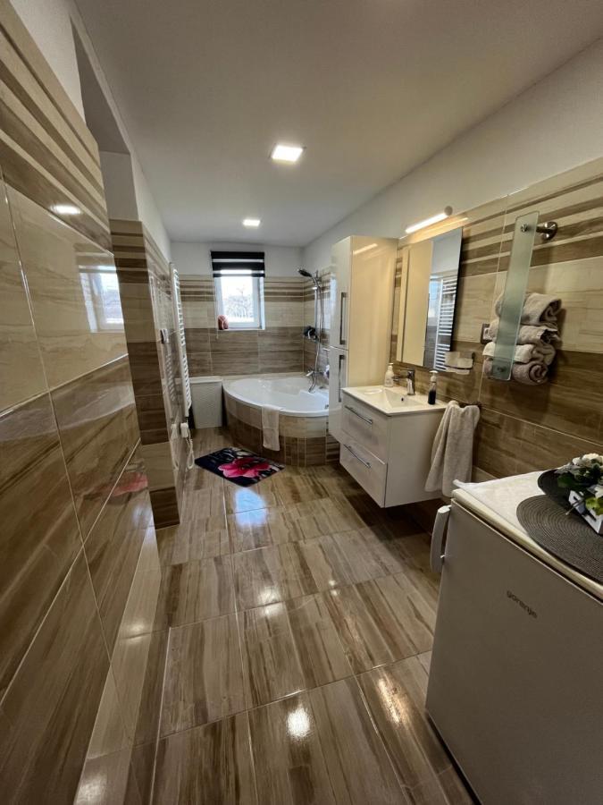 Utulne Spani Ve Venkovske Chaloupce S Virivkou Holiday home *