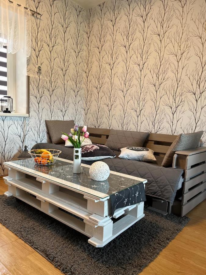 Utulne Spani Ve Venkovske Chaloupce S Virivkou Holiday home Podbrezi